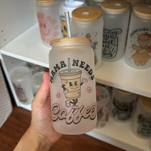 Mamá Needs Coffee Can Glass Cup